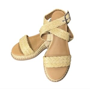 Universal Thread Goods Co  Women's platform shoes,vintage style, beige,size 8.5